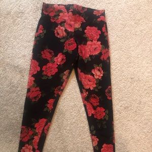 Torrid black w/ reddish pink floral pattern Sz 00 like brand new